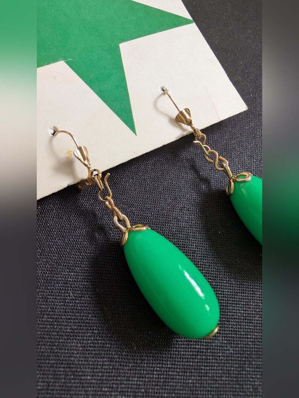 3x $30 💸 Vintage Green Teardrop Dangle Earrings